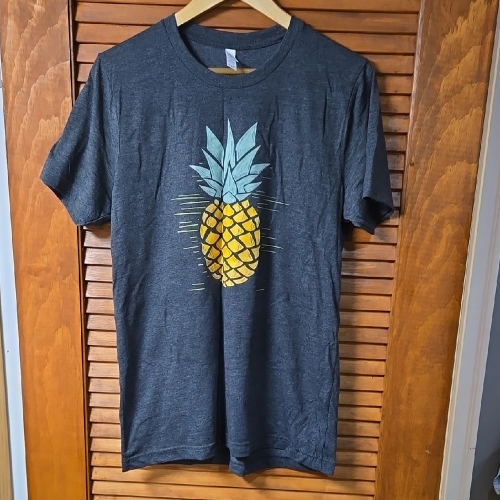 Gray Pineapple Graphic T-Shirt Medium